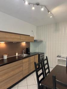 Η κουζίνα ή μικρή κουζίνα στο Ruhiges 2 Zimmer Apartment +5 φωτογραφίες