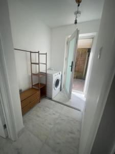 Letto o letti in una camera di New luxurious and spacious guest suite in Banstead
