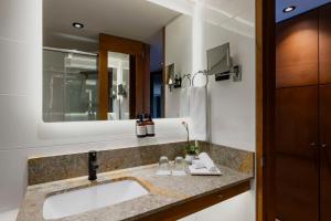 Koupelna v ubytování Avani Royal Zona T Bogotá Hotel (previously NH Bogotá Boheme Royal)