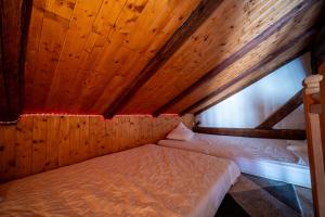 En eller flere senge i et værelse på Maison atypique de montagne