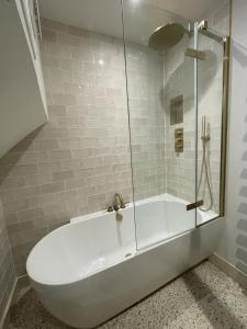 Ένα μπάνιο στο Seascape Cottage