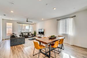 Kuchyň nebo kuchyňský kout v ubytování 15 Mi to Dtwn Sacramento Newly Built Home!