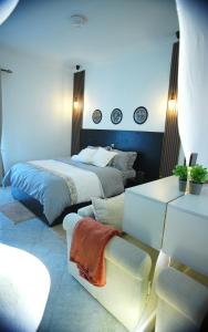 Voodi või voodid majutusasutuse Home2Suite by Veronica Buziga, Munyonyo- Luxury with Netflix, Wi-Fi, & Free Parking toas
