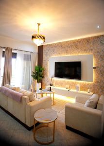 Istumisnurk majutusasutuses Home2Suite by Veronica Buziga, Munyonyo- Luxury with Netflix, Wi-Fi, & Free Parking