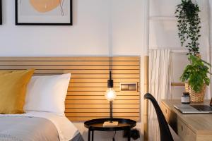 a bedroom with a bed and a desk with a laptop at Nordik Rooms Village - Torremolinos "Undredal" in Torremolinos