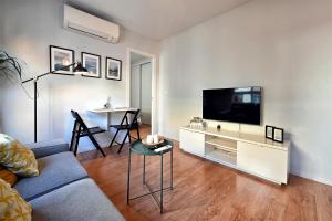 Televízia a/alebo spoločenská miestnosť v ubytovaní Love Rent4 Málaga Soleil