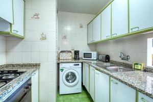 Kuchyňa alebo kuchynka v ubytovaní Apartaments Can Niell