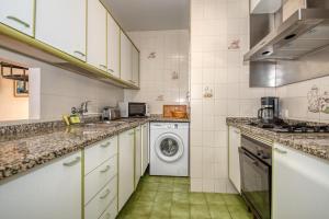 Kuchyňa alebo kuchynka v ubytovaní Apartaments Can Niell