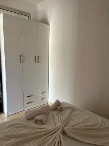 Postel nebo postele na pokoji v ubytování Kristeo`s Apartaments