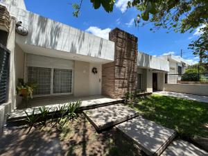 a view of the backyard of a house at Alquiler de casa zona Córdoba Shopping in Córdoba