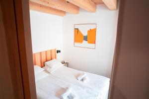 Postel nebo postele na pokoji v ubytování Jókai7