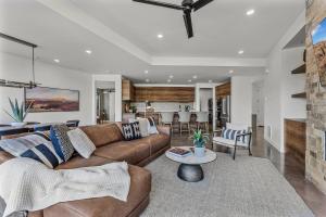 Χώρος καθιστικού στο Serene Views #17 home +39 φωτογραφίες