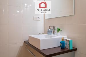 Et badeværelse på Sakura Apartment Palamós + 9 billeder