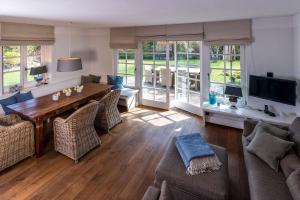 Μια τηλεόραση ή/και κέντρο ψυχαγωγίας στο Benendikenwai 7