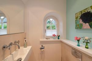 Koupelna v ubytování Meln Hüs + 23 fotografií