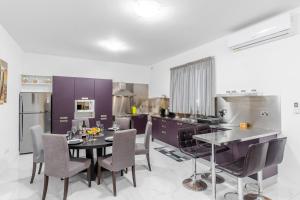 Kuchyň nebo kuchyňský kout v ubytování Spacious Mellieha 3BR Apartment with Big Balcony and Prime Location
