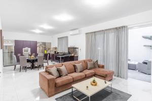 Posezení v ubytování Spacious Mellieha 3BR Apartment with Big Balcony and Prime Location