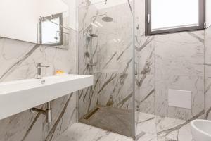 A bathroom at La Corte dei Pozzi