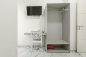 A television and/or entertainment centre at La Corte dei Pozzi