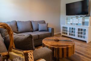 Et tv og/eller underholdning på The Top Shelf