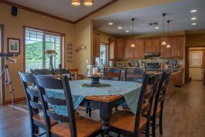 Kuchyň nebo kuchyňský kout v ubytování The J's Nest