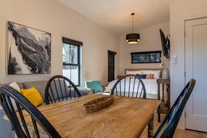 TV/trung tâm giải trí tại Fiorella Sofia-Vine Cottages