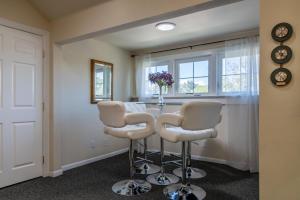 Gallery image of The Penthouse in Paso Robles +28 photos