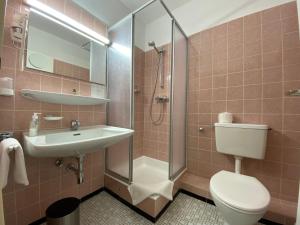 Koupelna v ubytování Adamidis Hotel