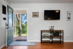 Et tv og/eller underholdning på 46 West Walnut Hill