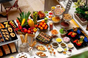 a table topped with lots of different types of food at NH Boulevard del Río Cali in Cali