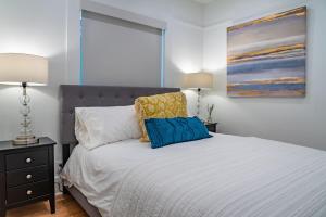 Ένα ή περισσότερα κρεβάτια σε δωμάτιο στο Bella Villa- Vine Cottages