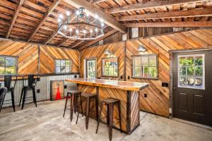 Gambar di galeri bagi 8 Mile House di Santa Margarita