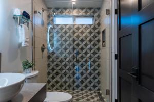 Et badeværelse på Garden House at Oak & Vine + 32 billeder