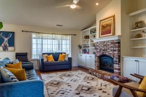 a living room with a fireplace and blue couches at Vista Vine Cottage in San Miguel