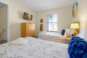 A bed or beds in a room at The Regal Palms Resort With Lazy River and Arcade Games