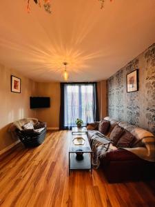 Posezení v ubytování Latitude Chinatown Central Apartment + 37 fotografií