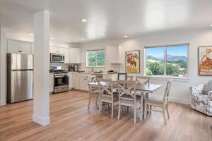 a kitchen and dining room with a table and chairs at Stampede Loft at The 8 Mile in Santa Margarita