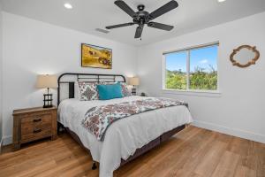 a bedroom with a bed and a ceiling fan at Stampede Loft at The 8 Mile in Santa Margarita