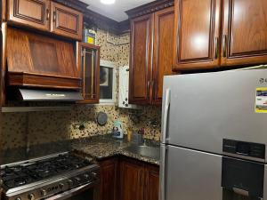 Η κουζίνα ή μικρή κουζίνα στο 3 Bedroom apartment with Garden & Office