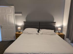 Postel nebo postele na pokoji v ubytování Jigsaw Cottage Whitby