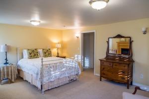 Postel nebo postele na pokoji v ubytování Cottage at Capitol Hill + 35 fotografií