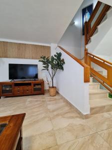 TV a/nebo společenská místnost v ubytování UCAM Duplex