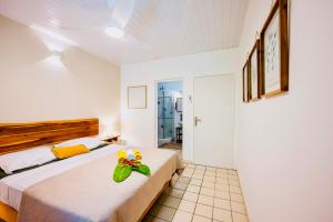 Postel nebo postele na pokoji v ubytování Maison Yole Bleue - Vue sur Les Trois Ilets + 28 fotografií