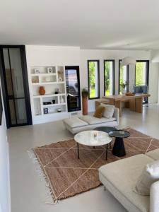 Ruang duduk di Villa Elucci