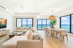 Gallery image of The Sands 5 - Last-Minute Deal Available on This Luxury Oceanfront Condo in West Bay