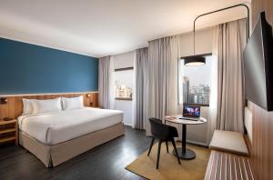 Cama ou camas em um quarto em INNSiDE by Meliá São Paulo ITAIM