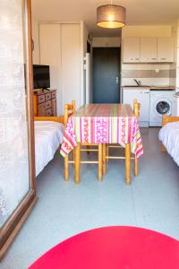 Kuchyň nebo kuchyňský kout v ubytování Appartement avec Balcon proche des thermes