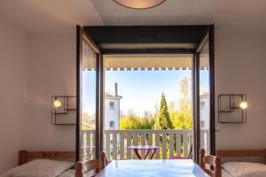Postel nebo postele na pokoji v ubytování Appartement avec Balcon proche des thermes