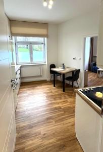 Kuchyň nebo kuchyňský kout v ubytování Short Way Apartments