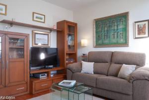 Μια τηλεόραση ή/και κέντρο ψυχαγωγίας στο AV Gijón San Agustín 12